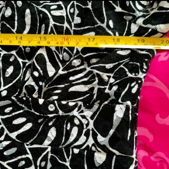 Black and White Textured Blouse with Low Neckline by Only Nine Size XL - Picture 6 of 6